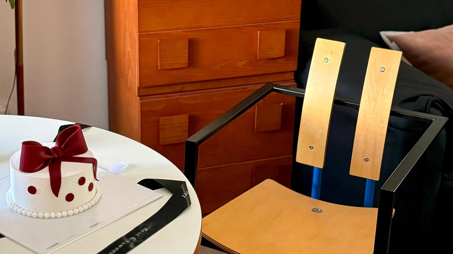 How to Find High-Quality Vintage Furniture