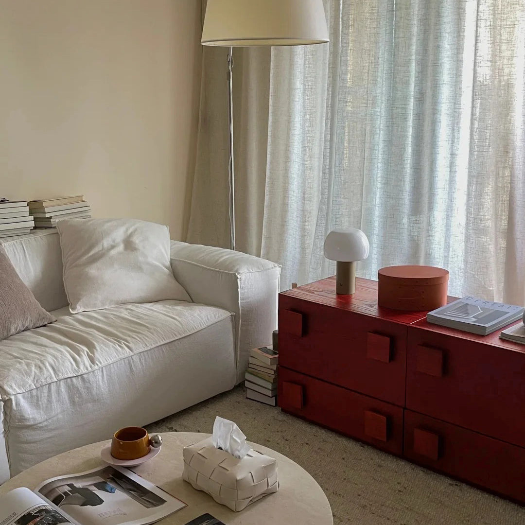 Vintage Style: The Use of Wood and Greenery Brings a Creative Fusion of Space and Nature