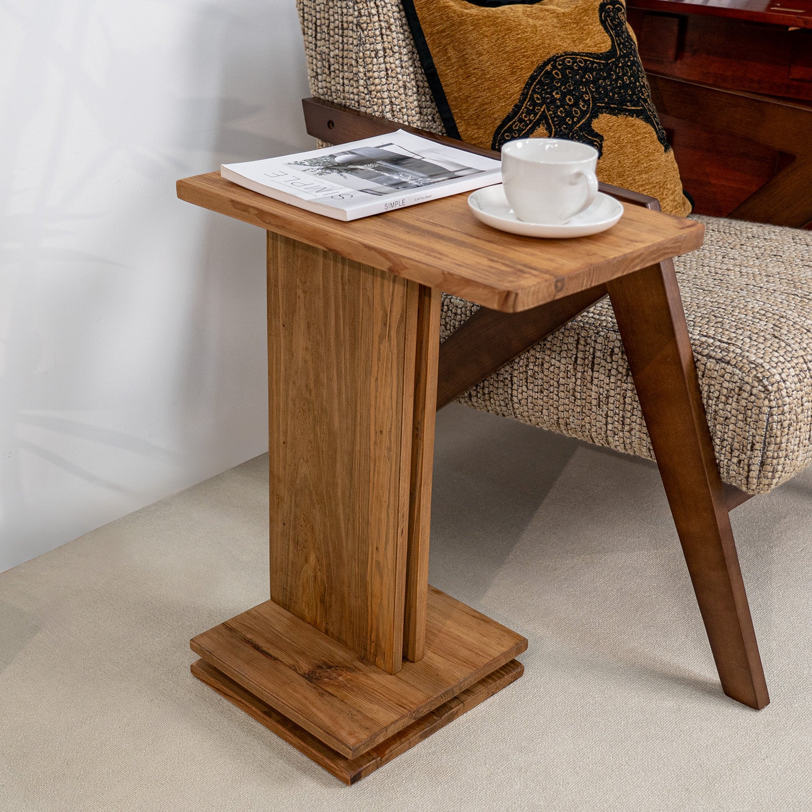 Pootoo's C-shaped Side Table by the Sofa paired with Coffee, showcasing a relaxed and cozy atmosphere, providing convenient placement for drinks, perfectly suited for modern living.