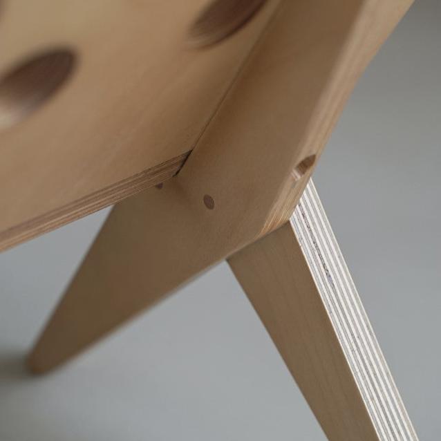 POOTOO's Solid Wood & Ocean Plywood Storage Rack Magazine Holder Leg Detail Image Showcasing the sturdy construction and elegant design of the legs, highlighting the stability and aesthetic appeal of this magazine holder.